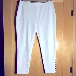 Pull-on White Leggings w/silver button detail
